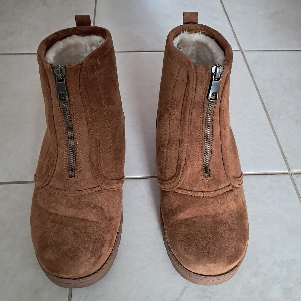 Brown Suede Fur-Lined Ankle Boots with Zipper - sz. 10